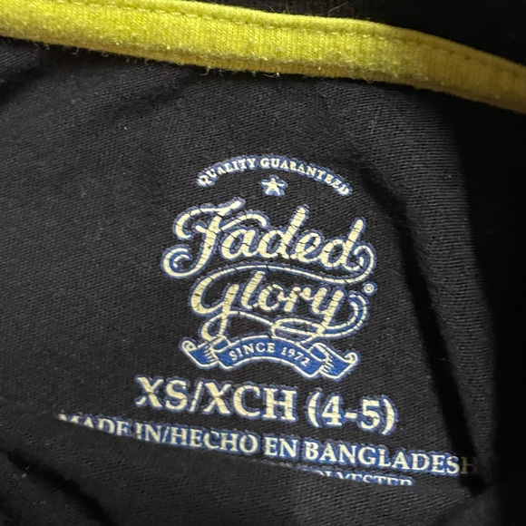 Four Shirts - Picture 9 of 10